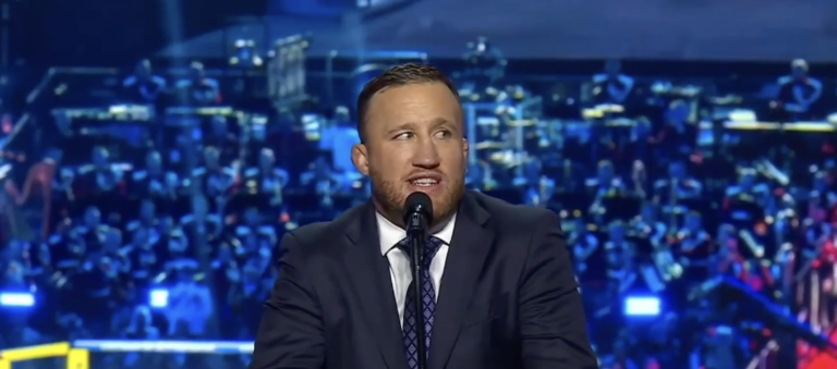 Le champion de l&rsquo;UFC aide la campagne Trump pour les républicains au Texas