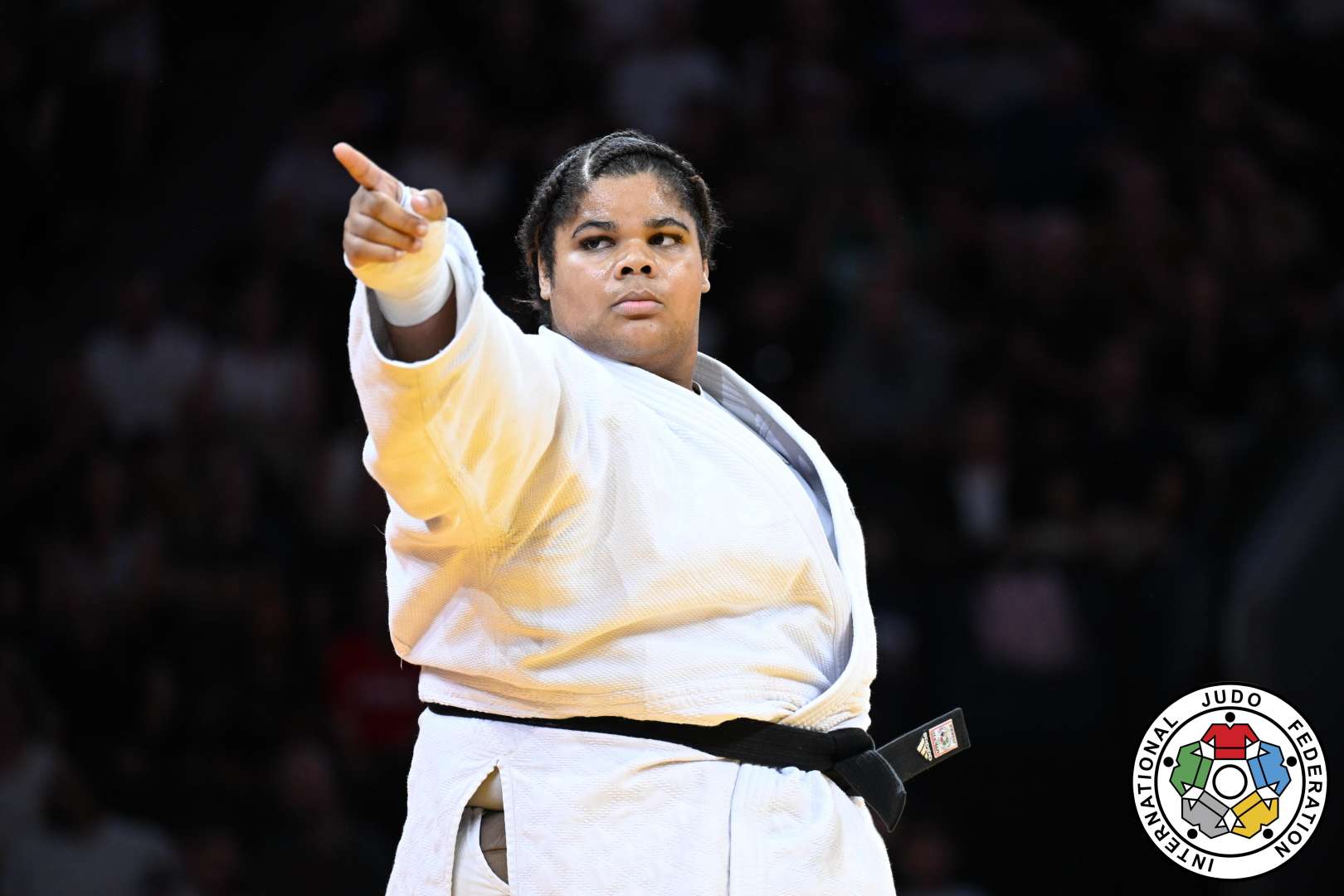 Léa Fontaine surprises Romane Dicko for heavyweight gold in Lausanne