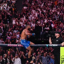 Salahdine Parnasse arrête Dan Hooker lors de ses débuts à l&rsquo;UFC