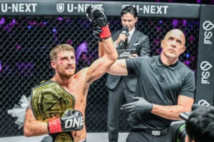 Jonathan Haggerty contre Hiroki Akimoto à ONE SAMURAI 4 7