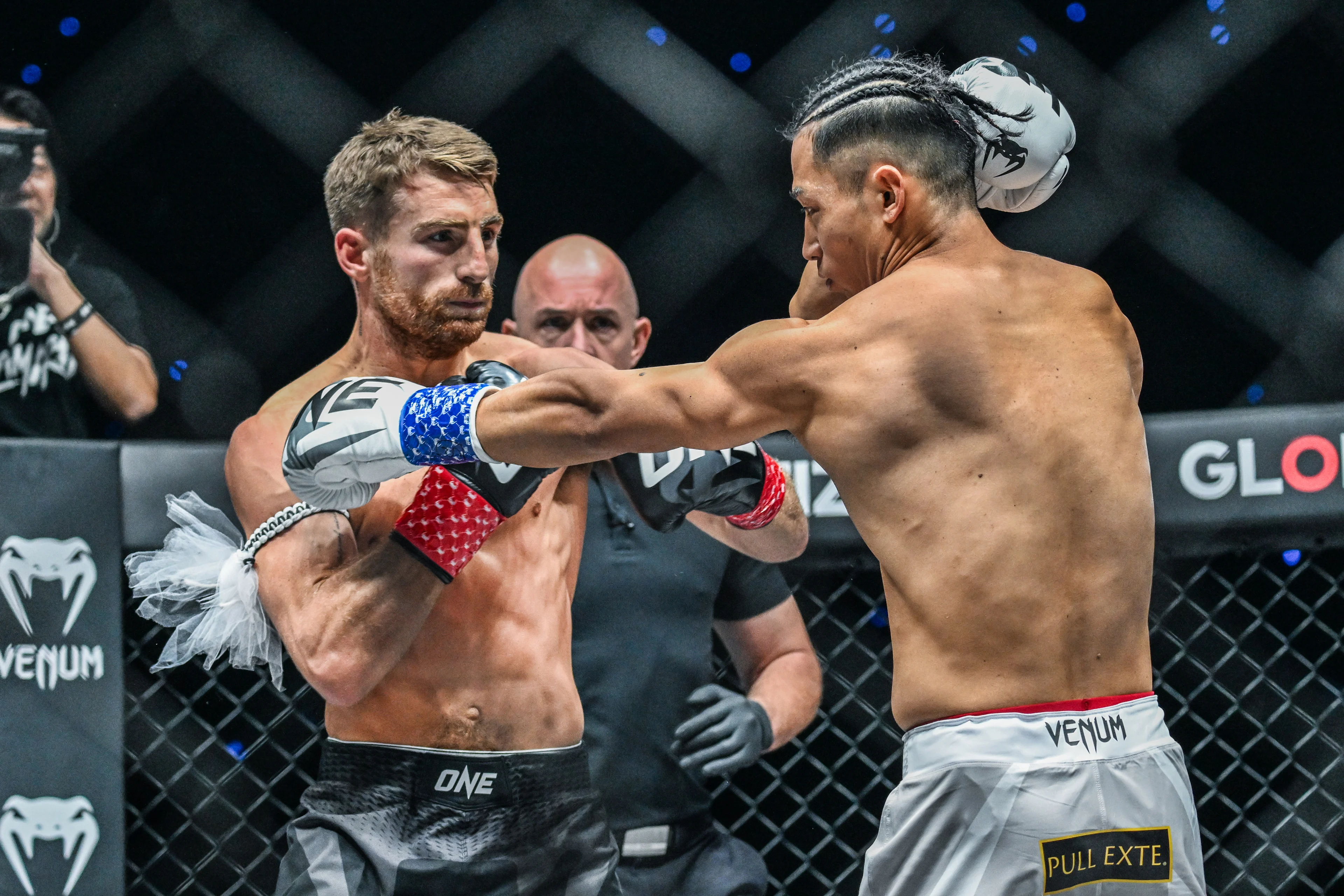 Jonathan Haggerty contre Hiroki Akimoto à ONE SAMURAI 4 23.jpg