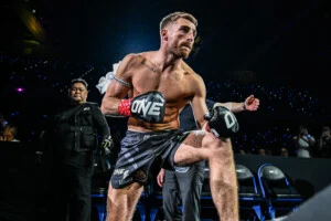 Jonathan Haggerty contre Hiroki Akimoto à ONE SAMURAI 4 17