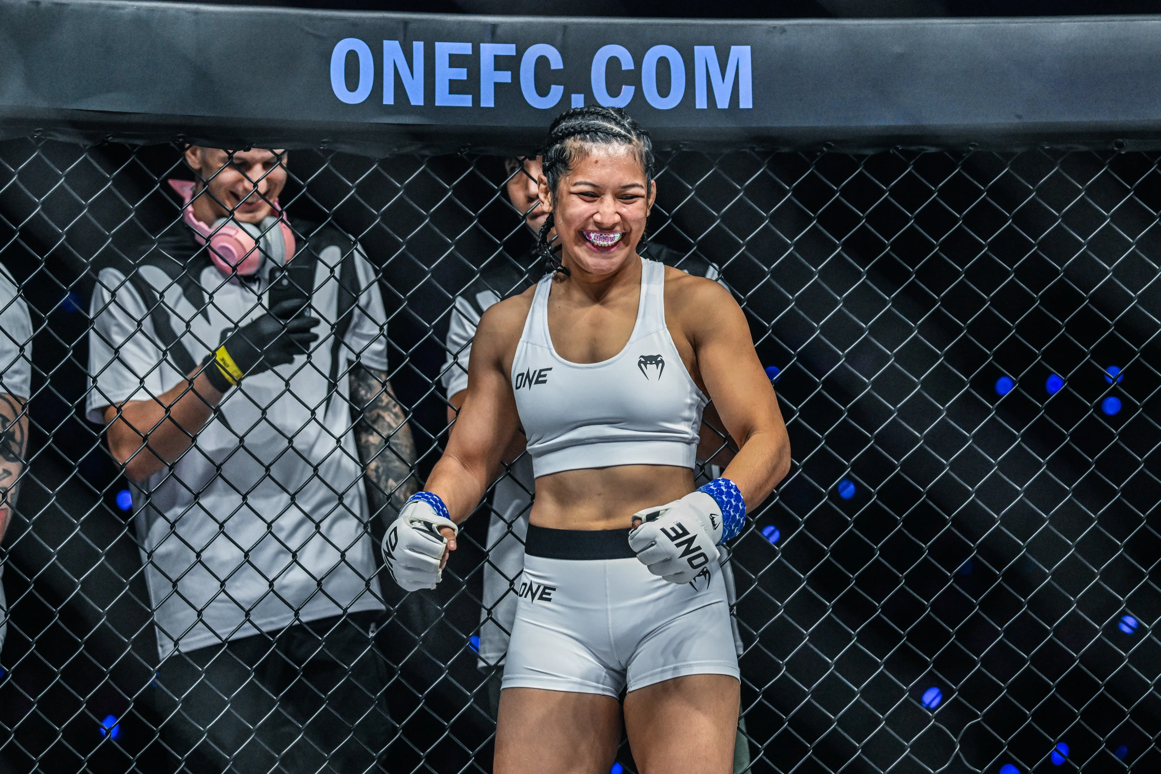 Itsuki Hirata contre Jihin Radzuan à ONE SAMURAI 4 30.jpg