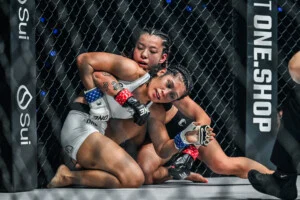 Itsuki Hirata contre Jihin Radzuan à ONE SAMURAI 4 6