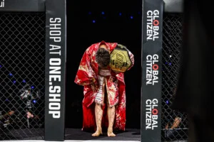 Cérémonie de retraite de Takeru à ONE SAMURAI 4 5