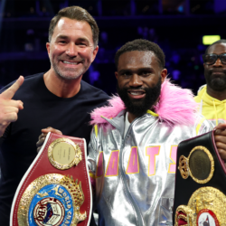 Ennis re-signe avec Hearn, l&rsquo;unification étant en vue