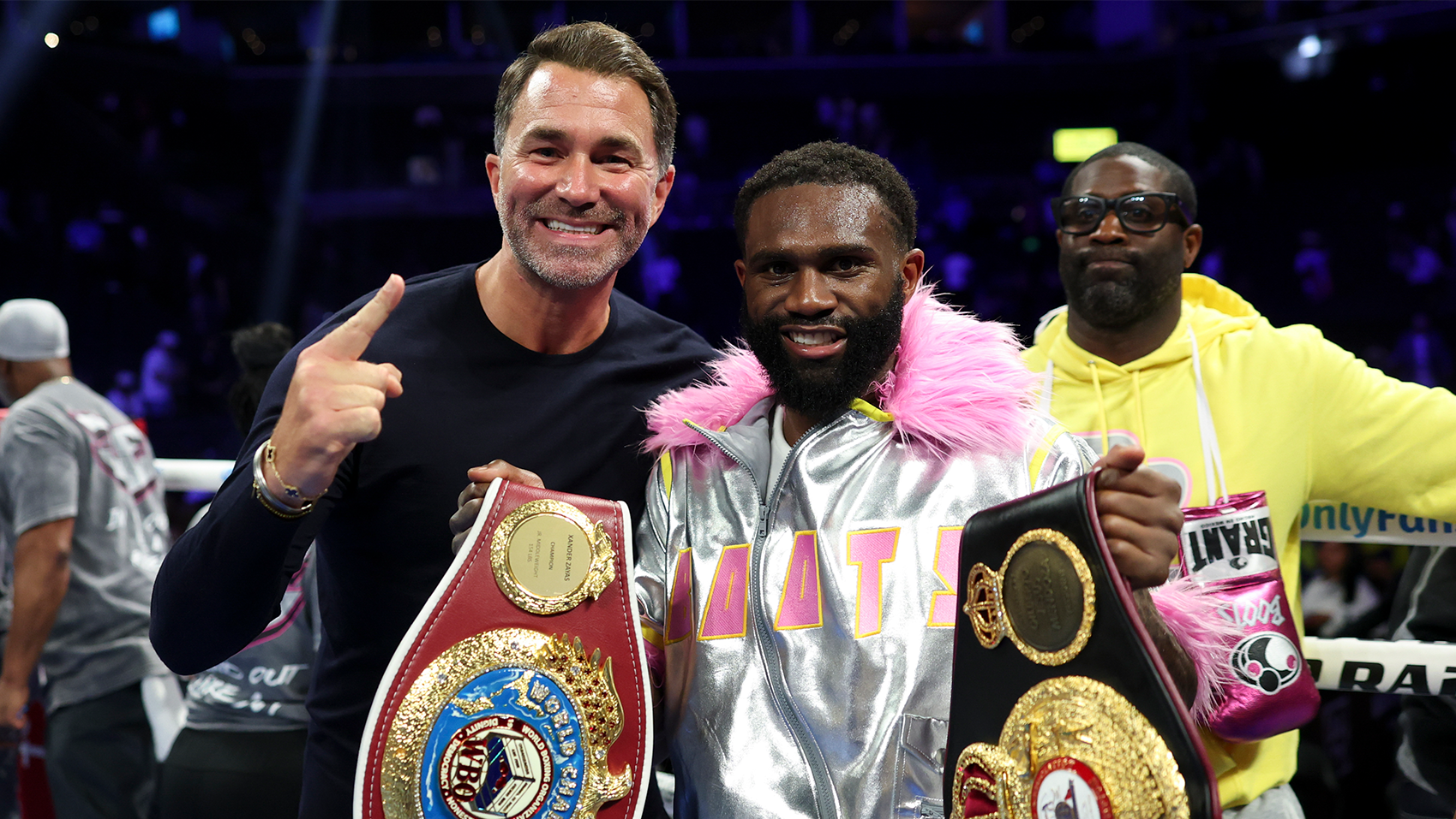 Ennis re-signe avec Hearn, l'unification étant en vue