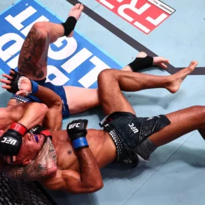 Brendan Allen arrête Christian Leroy Duncan, cherchant ensuite un match avec Strickland ou Du Plessis