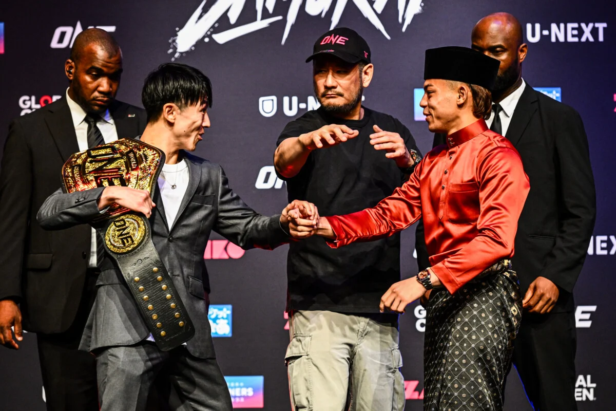 Nadaka Yoshinari et Rifdean Masdor se regardent lors des confrontations de ONE SAMURAI 4