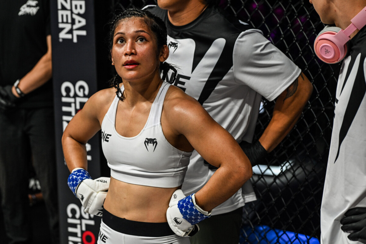 Jihin Radzuan, combattant malaisien de MMA, attend le résultat du combat