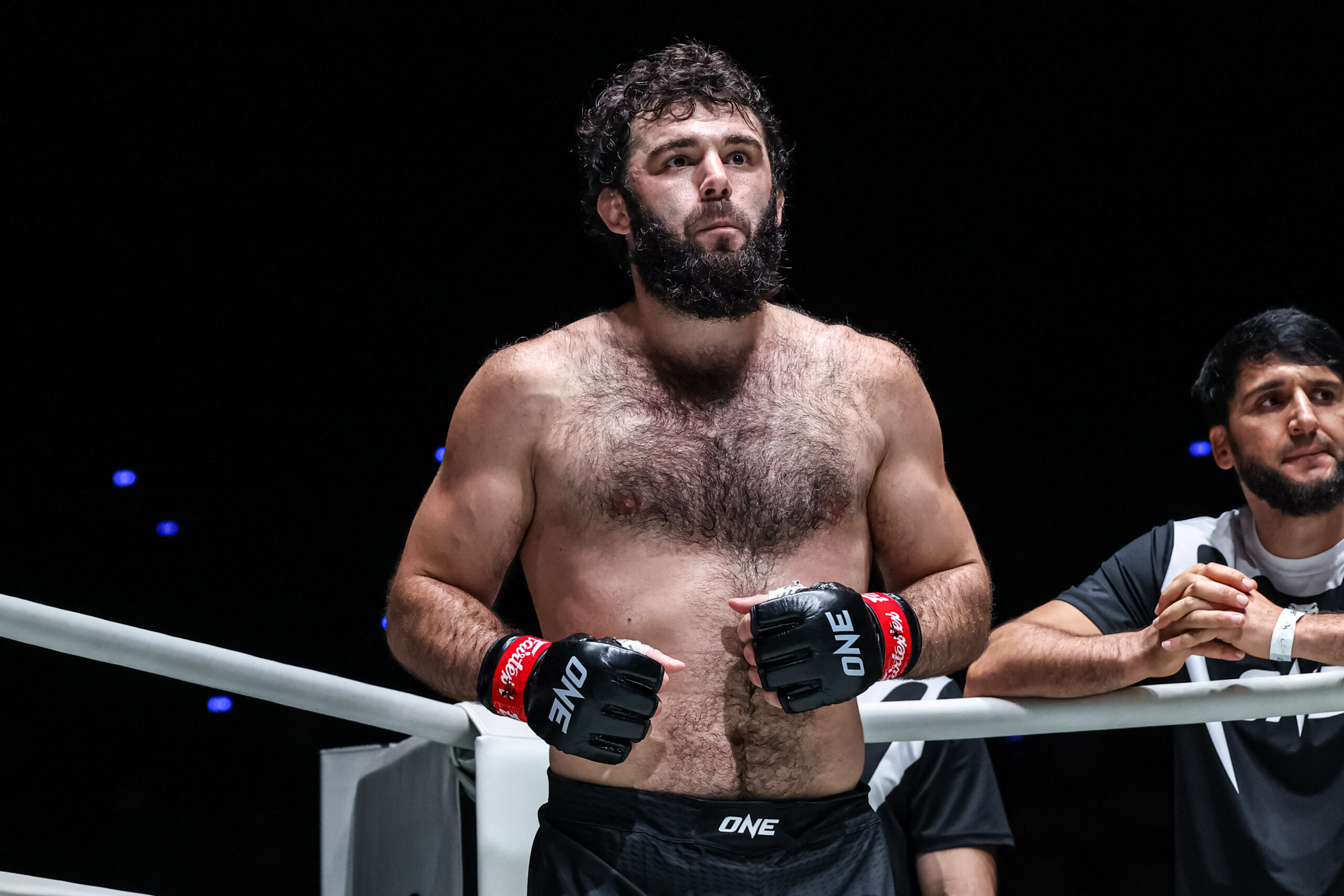 "Je veux juste prendre toutes les ceintures" – Shamil Erdogan envisage la domination de plusieurs divisions après la victoire de ONE Fight Night 48